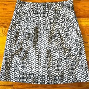 Patterned skirt with pockets